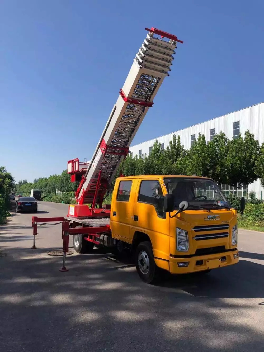 吉利附近的云梯车出租服务：轻松解决高空作业需求