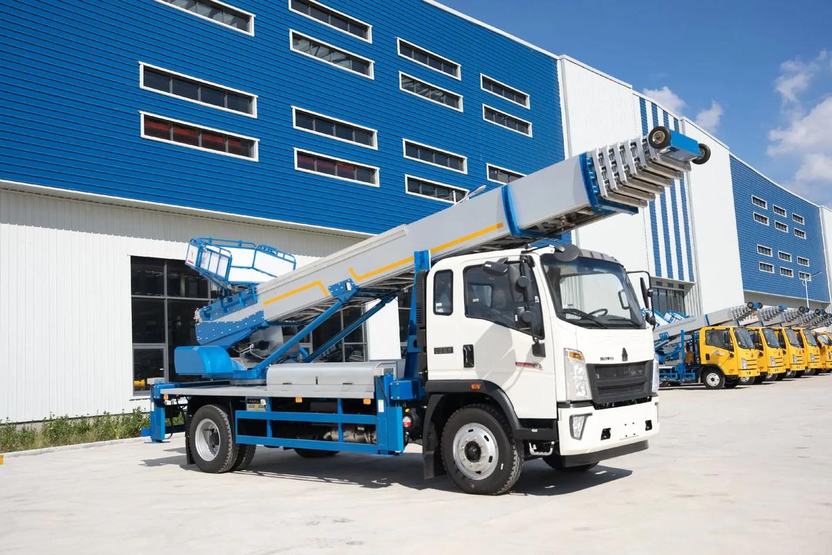 吉利出租云梯车高空作业车 建筑垃圾搬运